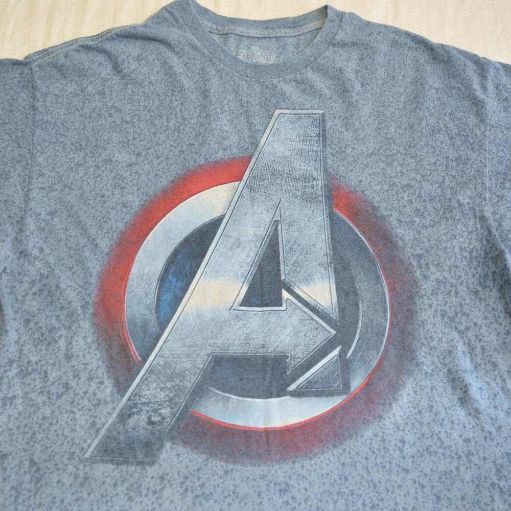 Marvel Avengers Men's Size XL T Shirt Blue